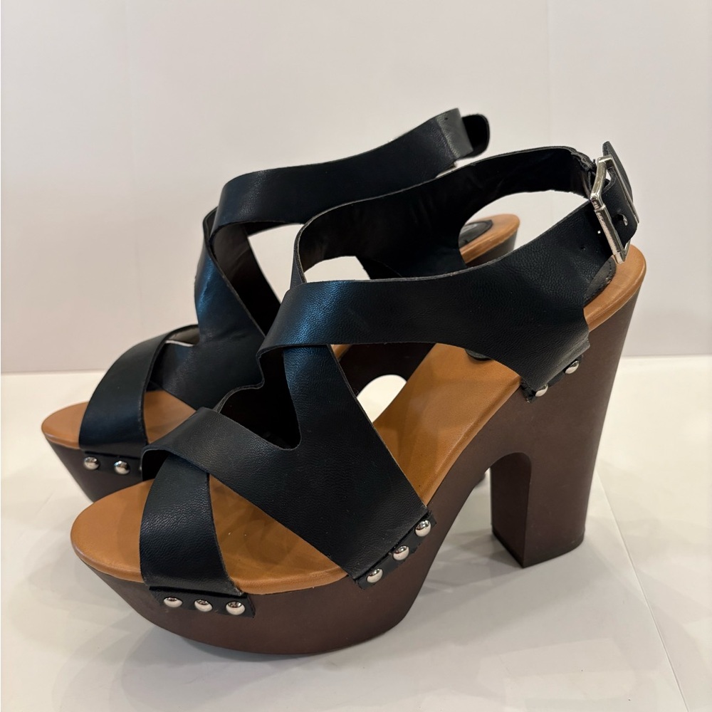 Elegant Breckelle’s Black Platform Heels